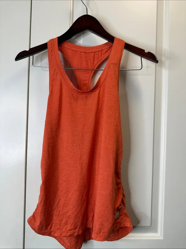 Vuori Women's Luxe Performance Tank Grapefruit S - Image 2