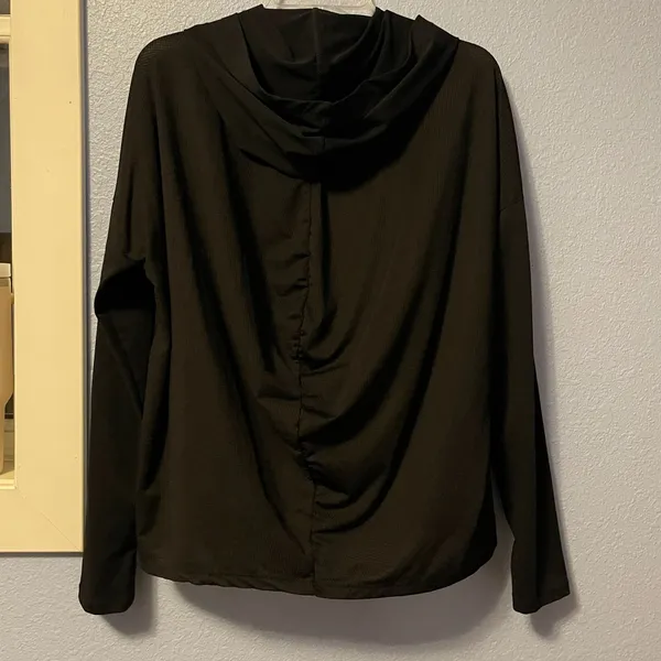 Fabletics Black Athletic Hoodie Pullover with Thumbholes and Mesh Panels - Image 7