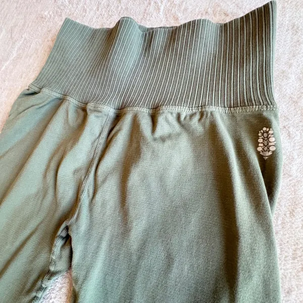 Free People Movement Good Karma Leggings Womens S/M‎ Sage Green High Rise Ribbed - Image 2