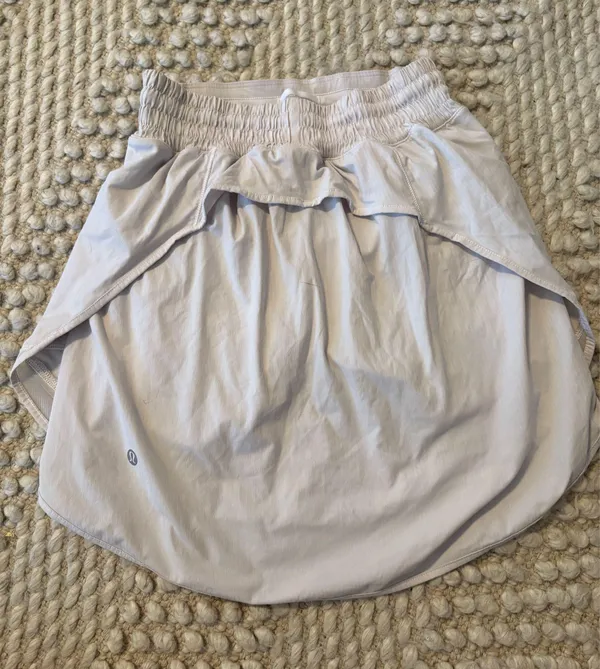 Lululemon Size 2 white hottie, hot style skirt - Image 2