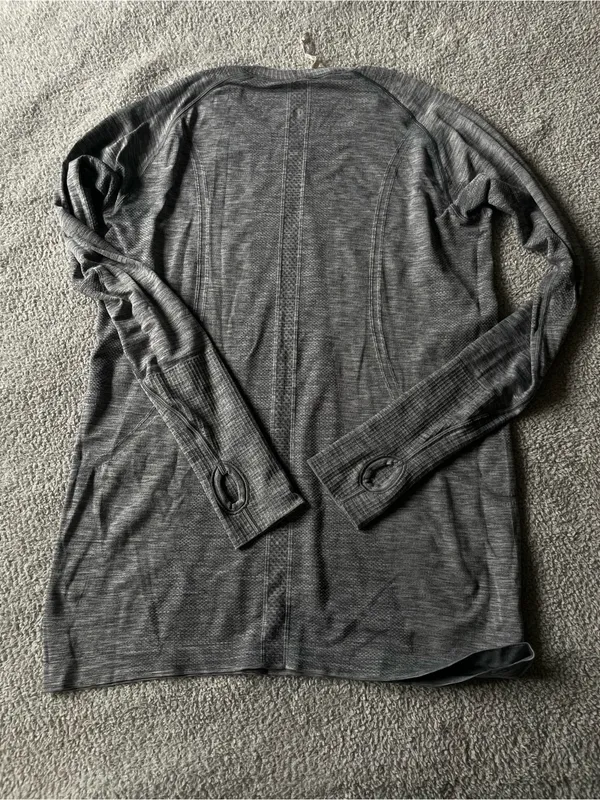 Lululemon athletica Swiftly Heathered Gray Long-sleeves Size 12 - Image 6