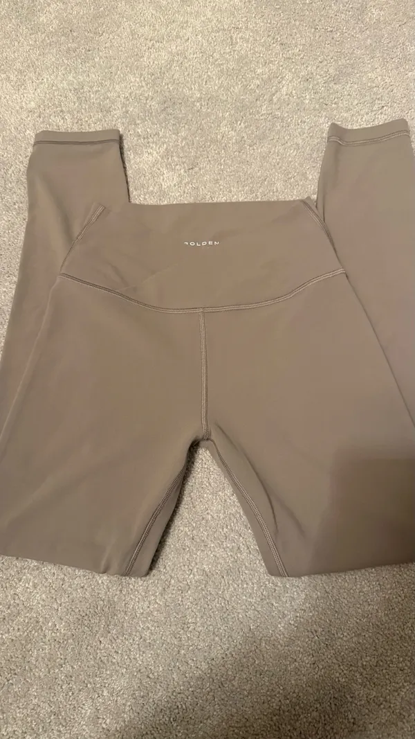 Aritzia golden butter workout set - Image 4