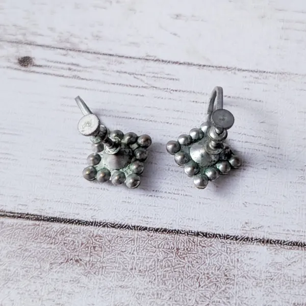 Vintage Screw Back Earrings Blue & Clear Gem - Tarnished - Image 5