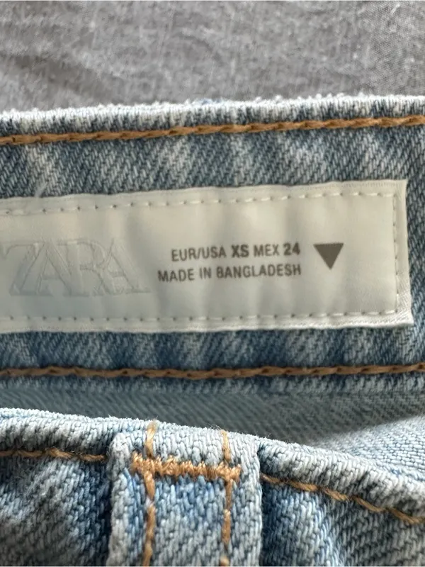 Zara Distressed Light Wash Denim Mini Skirt Size XS 24 NWT Raw Hem - Image 6