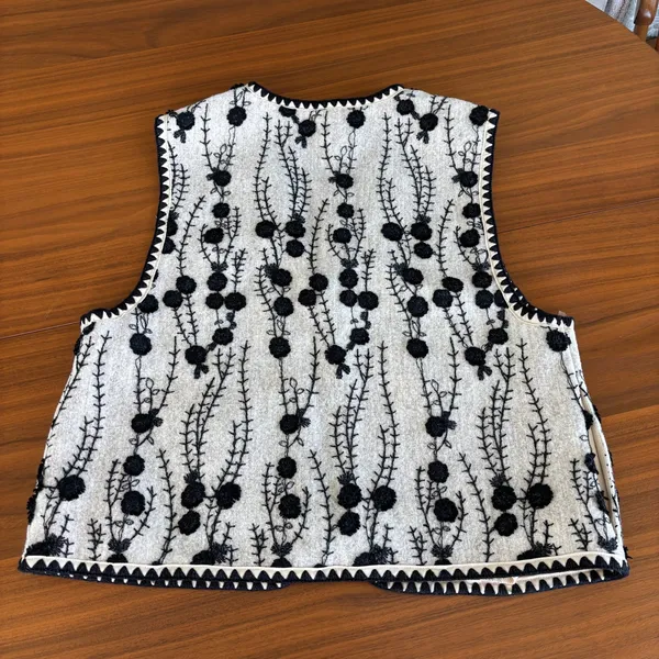 Entro Embroidered Floral Vest Small Tassel Tie Boho Cottage Grandma Chic Fall - Image 7