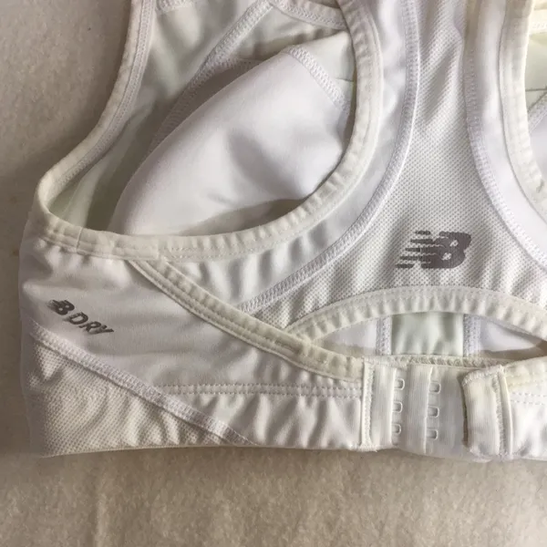 B8 New Balance Sports Bra Off-White Size 32C-D & 34C - Image 4