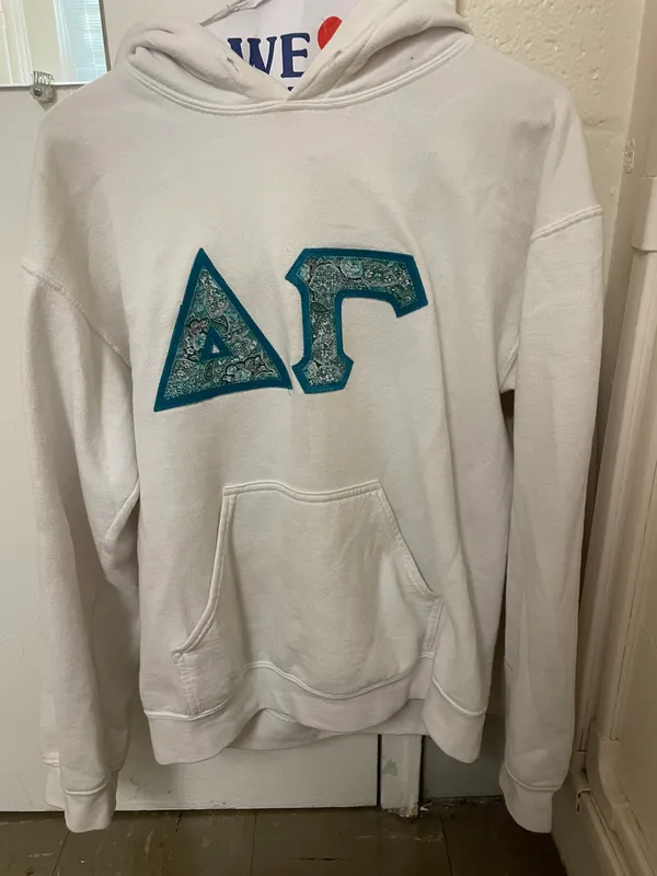 Gildan White Delta Gamma Sweatshirt - Image 2
