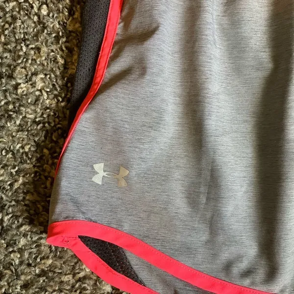 Under Armour grey pink shorts size Medium - Image 4