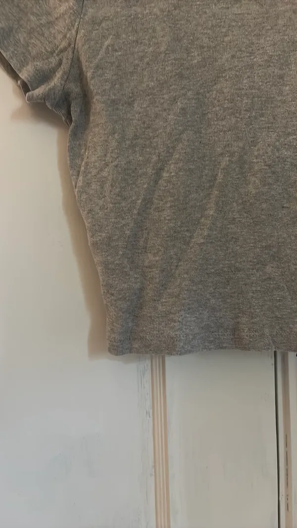 Hollister Cropped T-Shirt Grey - Image 4