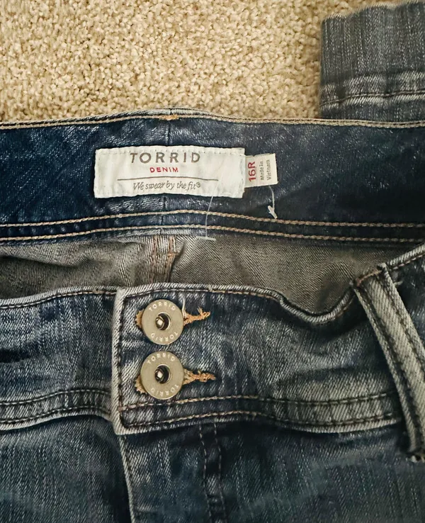 Torrid 16R Bootcut Denim Jeans - Image 3