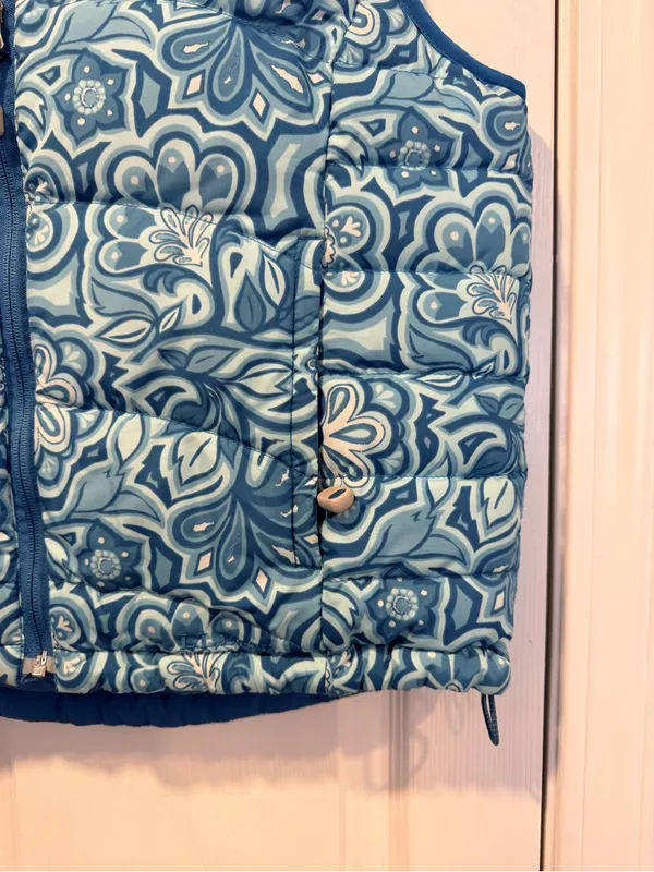 L.L. Bean Size M Blue Floral Reversible Zip Up Puffer Vest Goose Down - Image 3