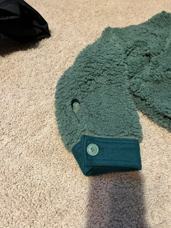PacSun Green button down long sleeve cropped fleece jacket never worn - Image 4