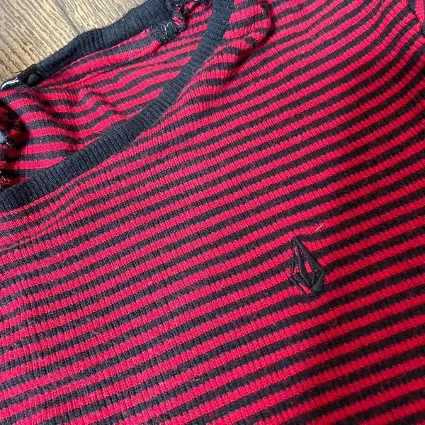 Volcom Red Black Striped Lettuce Trim T Shirt Women Small Ribbed Short Sleeve - Image 2