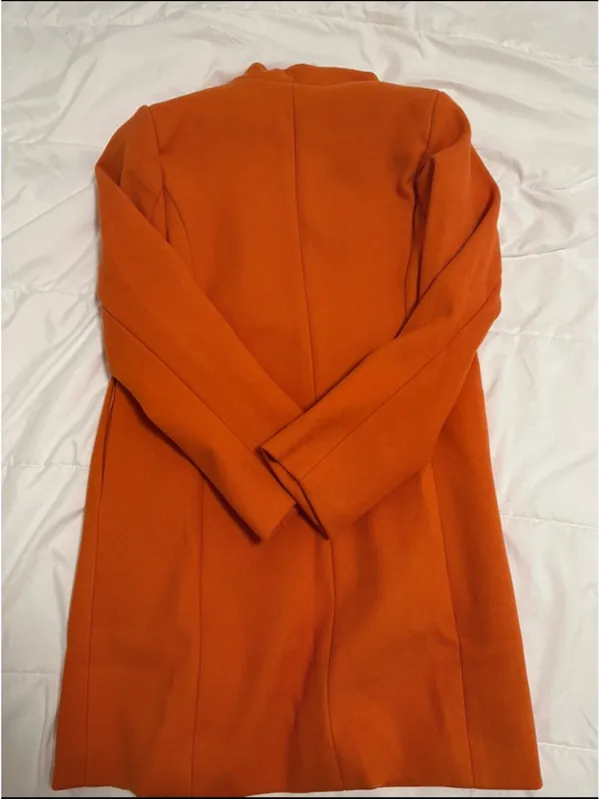 Cozy big orange coat Size M - Image 4