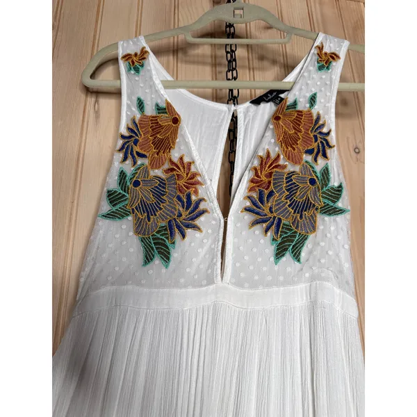 NWOT Lulus Tickets To Paradise White Embroidered Maxi Dress Resort Cruise Size S - Image 4