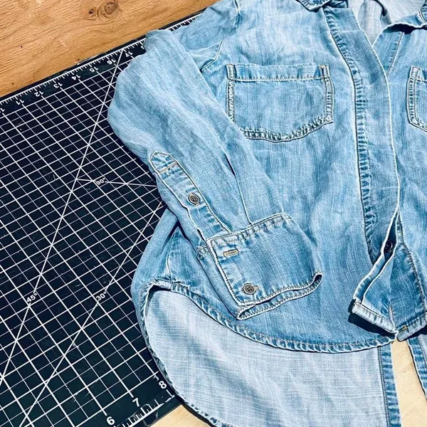 Anthropologie Women's Blue Shirt - Image 4