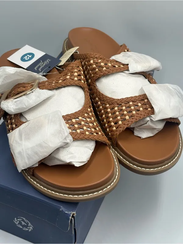 Universal Thread Women’s Size 12 Brown Woven Buckle Slide Sandals Comfort Footbe - Image 2