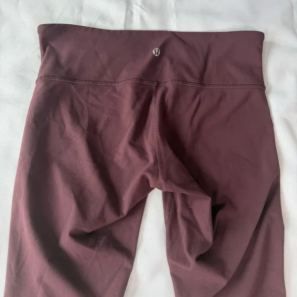Lululemon Women Size 8 Burgundy Crop Capri Leggings Yoga‎ Pilates Athletic Pants - Image 5