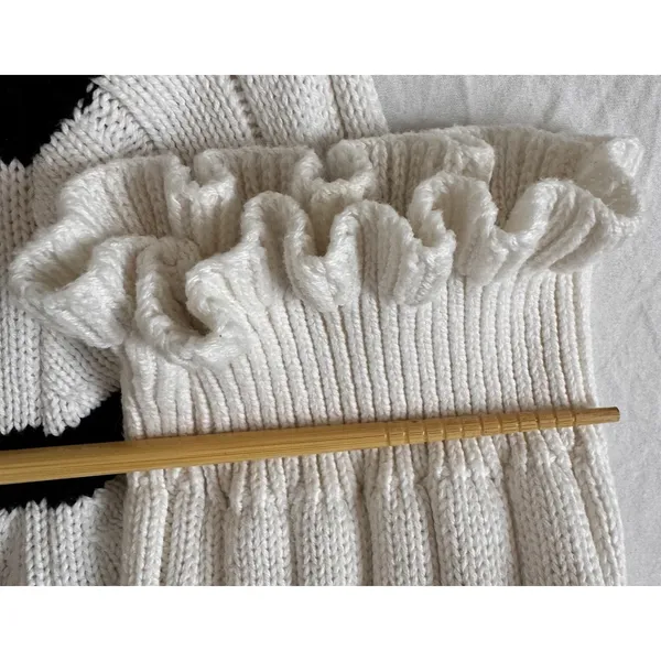 American Living White With‎ Black Stripes Sweater Women's Size Medium Ruffles - Image 11