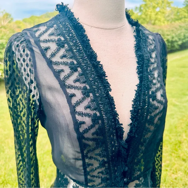 A’reve black lace sheer top Size M - Image 11