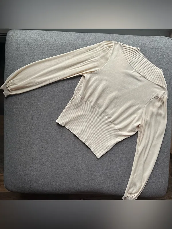 Anthropologie V Neck Cinch Waist Blouse Top Medium - Image 5