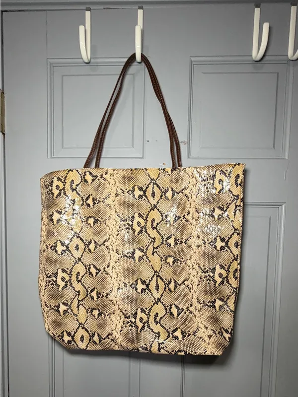 DSW Snake-Pattern Tote in Cream and Brown - Image 2