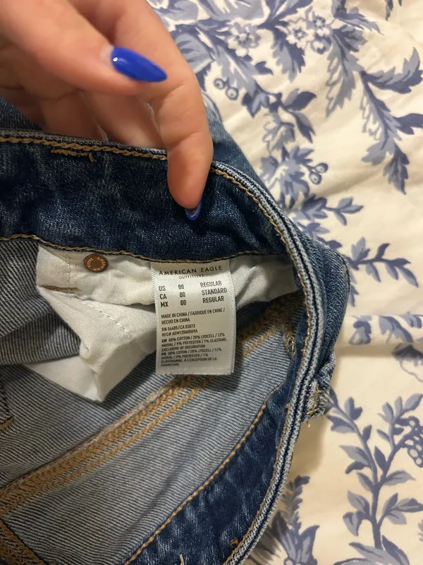 American Eagle Straight Leg Mom Jeans - Image 3