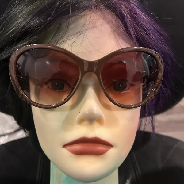 Steve Madden Chic Brown Sunglasses - Image 8