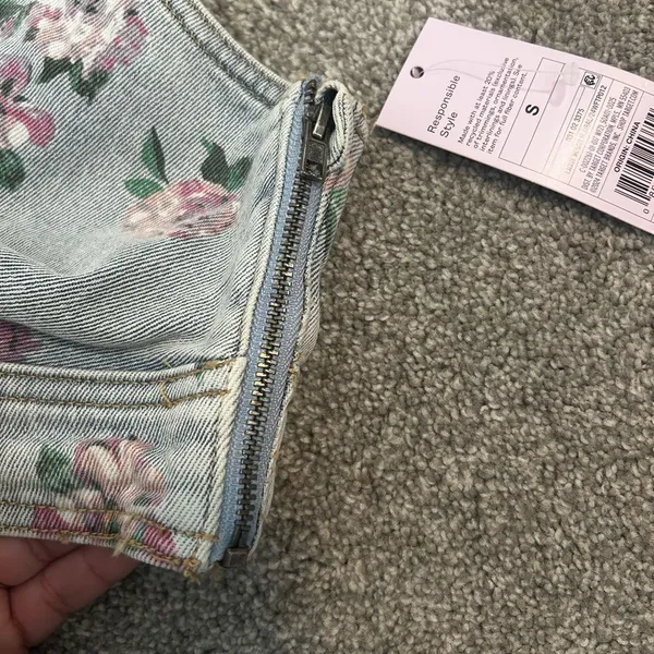 Wild Fable Floral Denim Crop Top - Image 5