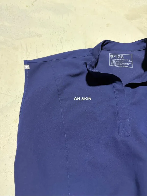 FIGS Navy blue scrub bodysuit small - Image 3