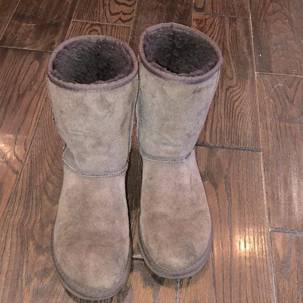 Ugg brown classic shirt boots with genuine sheepskin lining size 6 - Image 8