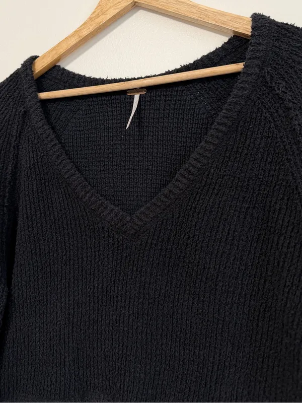 Free People Textured Knit V Neck Sweater Size Small Crop Black - Image 4