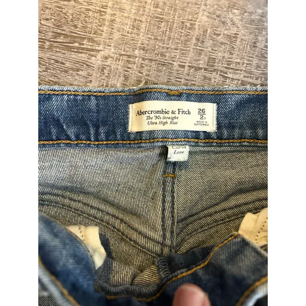 Abercrombie & Fitch Ultra High Rise 90s Straight Jean in size 26/2 - Image 4