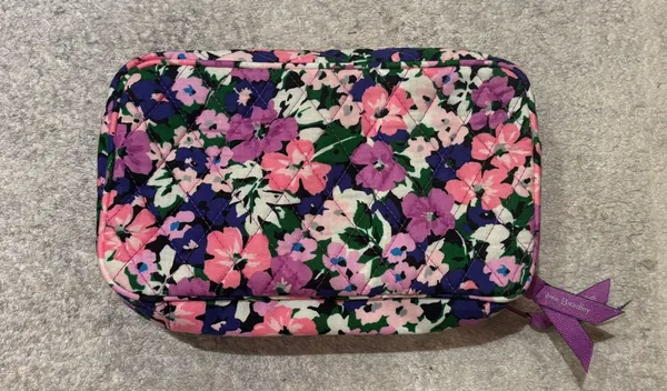 Vera Bradley Floral Makeup And Cosmetics Bag/ Handbag - Image 3