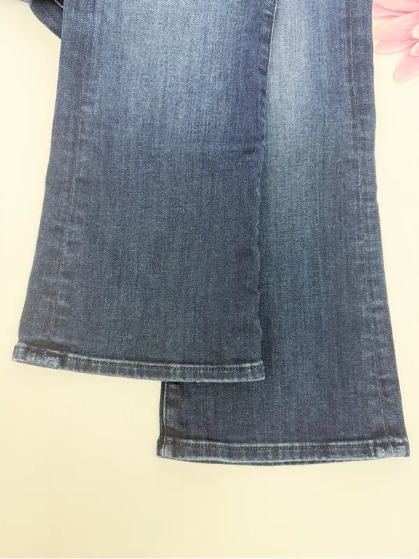 Mother Denim The Outsider Crop Flare Jeans: Two Strangers Ride On The Subway - Image 11