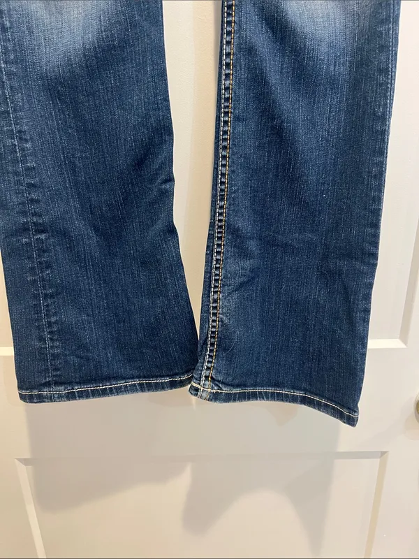 BKE Women's Faded Blue bootcut Jeans size 28/33 1/2. - Image 3