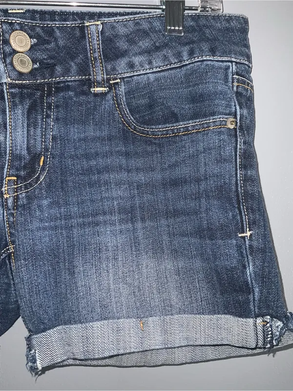 American Eagle Outfitters Artist Blue Denim Cuffed Jean Shorts Size 6 - Image 4