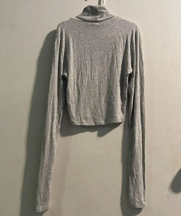 Garage Gray‎ Fitted Crop Top - Image 3