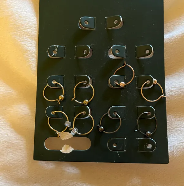 Target Beaded hoop earrings (4 pack) - Image 2