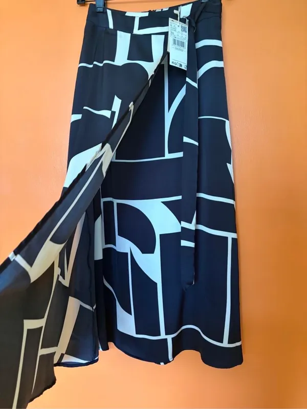 Mango black and white abstract geometric print midi skirt with belt in XS - Image 6