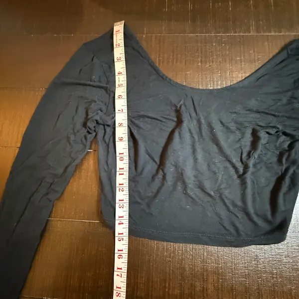 Free People Beach Black‎ Long Sleeve Crop Top Scoop Neck Size Medium OB401051 - Image 2