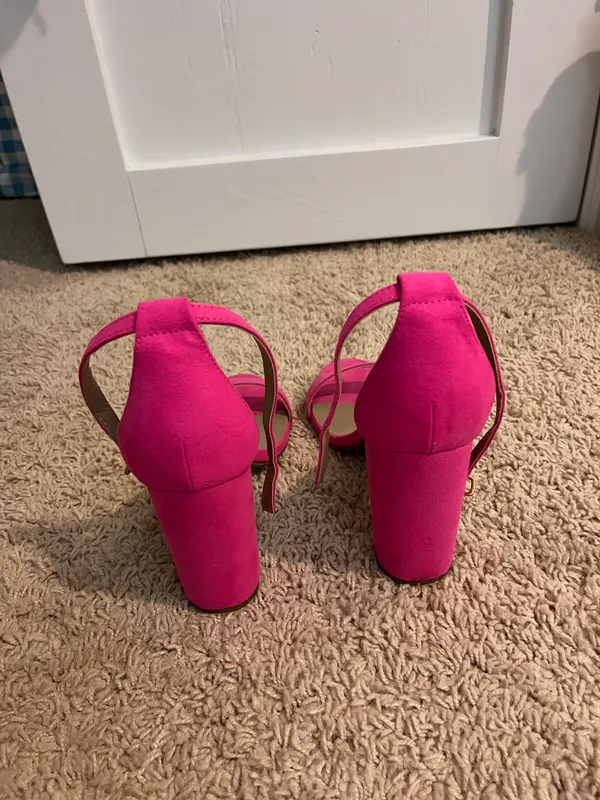 Dream Pairs Women’s Hot Pink Heels Size 9 - Image 3