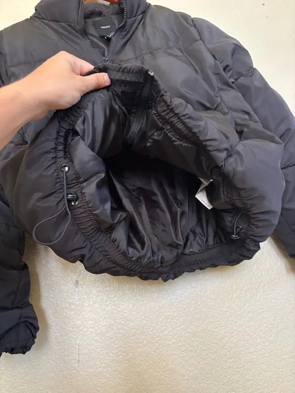 Forever 21 Black Puffer Jacket - Image 4
