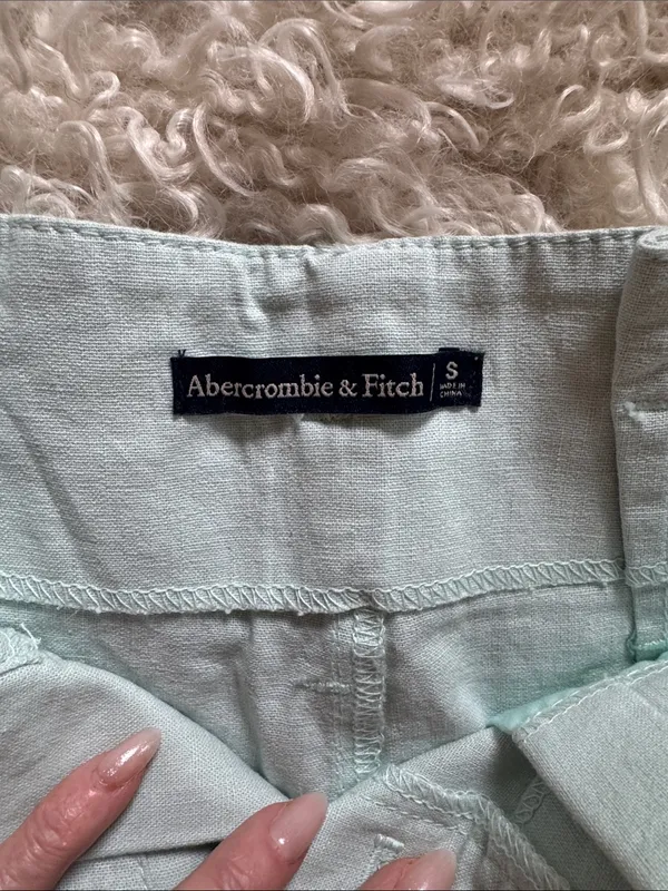 NWOT Abercrombie & Fitch Light Mint High-Waist Button Front Shorts size small - Image 2