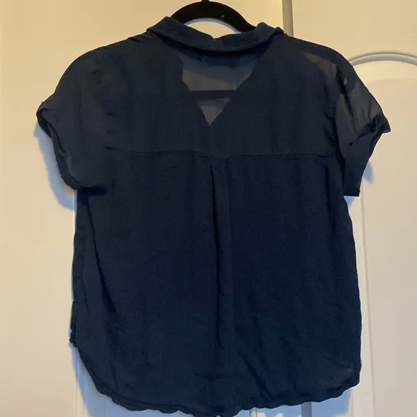 A&F navy blue short sleeve button down , hi/low hem - Image 3
