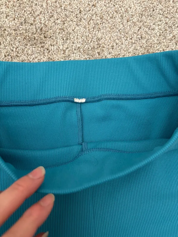 Alo Yoga Ribbed High Waist Shorts (S) - Image 5