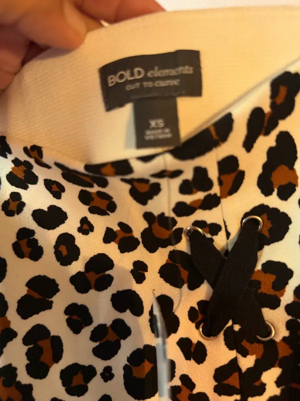 BOLD elements Leopard Print Pencil Skirt with Black Lace-Up X Details - Image 3