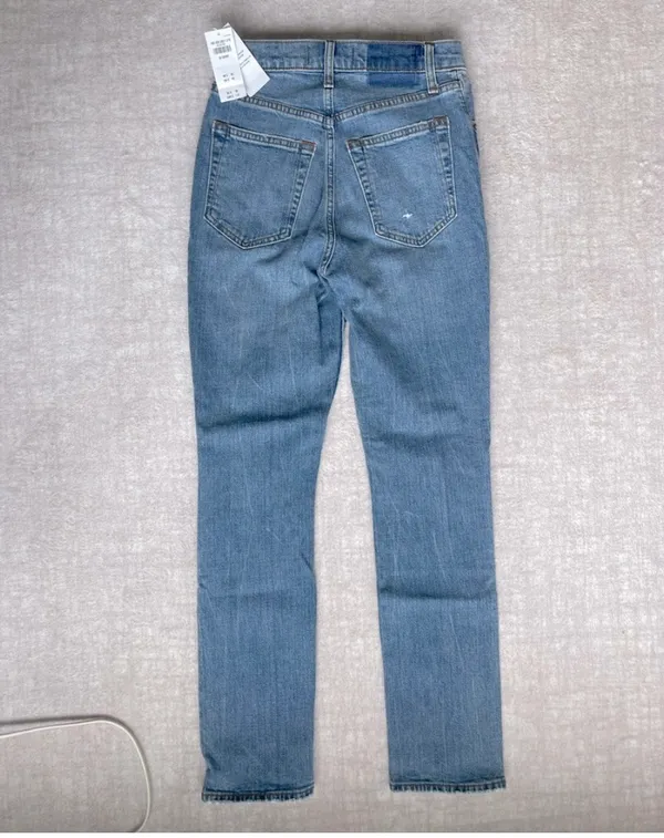 NWT Abercrombie The 90's Slim NWT Straight Ultra High Rise - Image 3