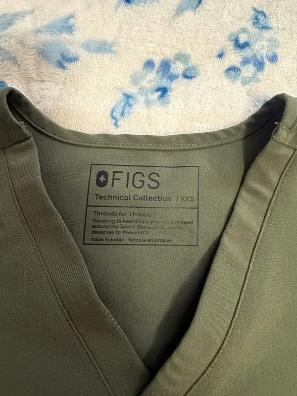 FIGS Jogger Set Scrubs - Image 7