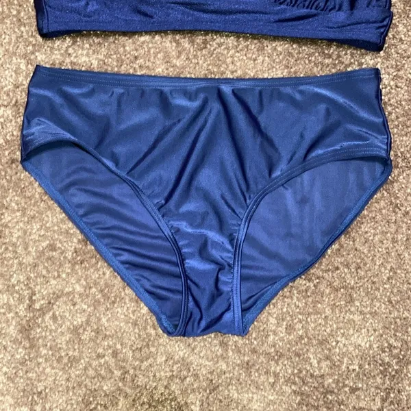 Women’s size medium NWOT navy blue 2 piece swimsuit - Image 3